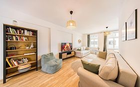 Stylisches Zentrales City-Apartment Mit 2 Balkonen